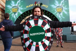 Paddy Power gives 10,000 dartboards for cancer charity
