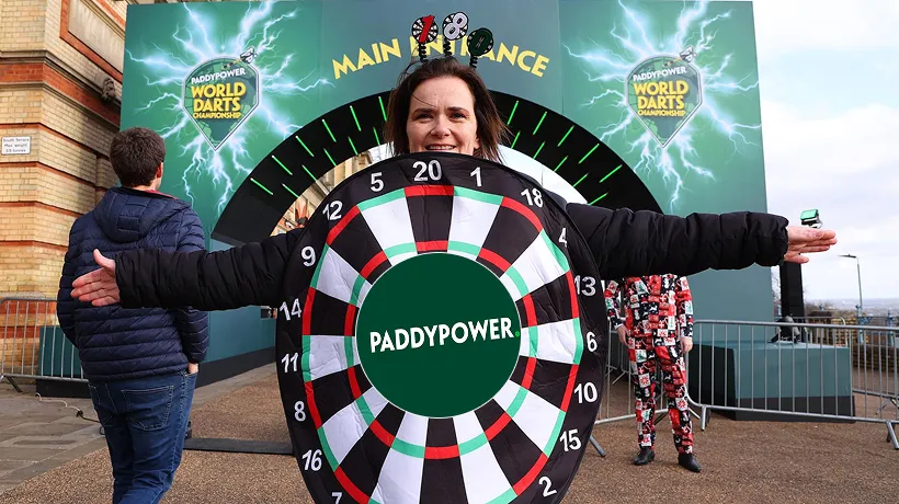 Paddy Power gives 10,000 dartboards for cancer charity
